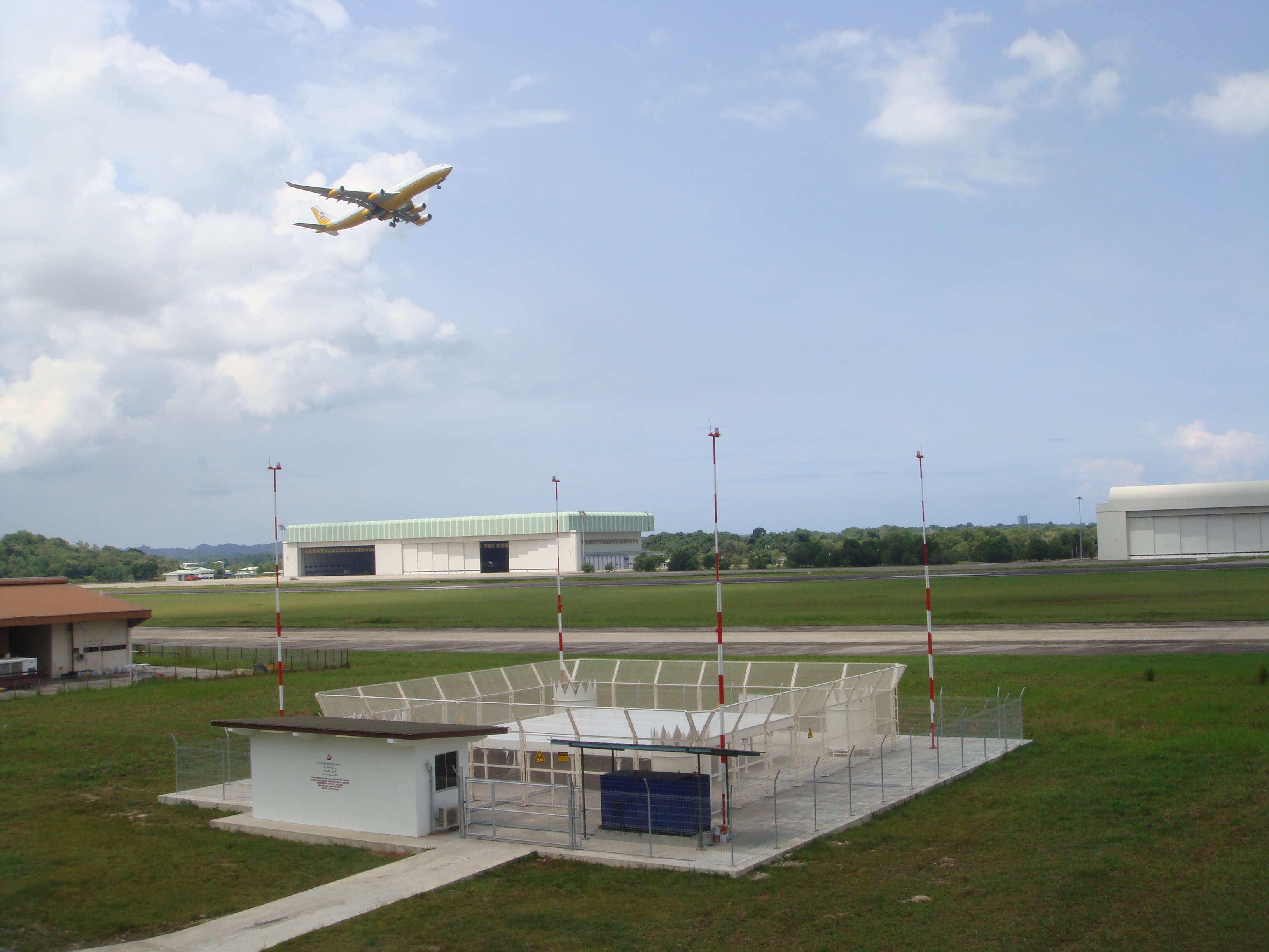 固定式P波段高对流层风廓线雷达（GLC-24E）