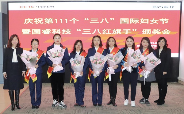 致敬身边最美的“她”